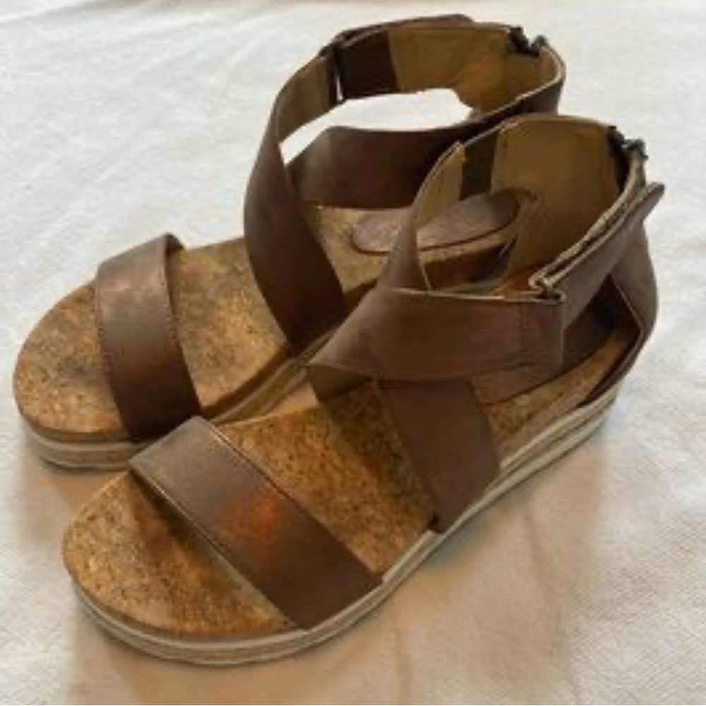 Adrienne vittadini sandals